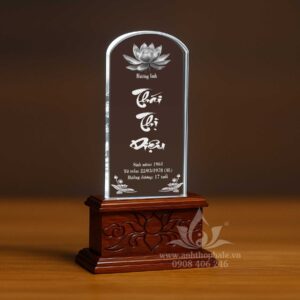 Ảnh thờ pha lê bài vị pha lê 10x20cm khắc hoa sen