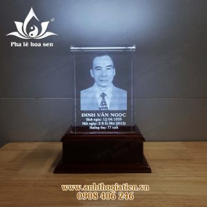 Ảnh thờ pha lê khắc laser kt: 12x18x7cm