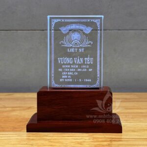 Bài vị pha lê khắc laser 7x10 TQGC