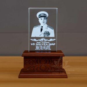 Đại Tướng Võ Nguyên Giáp khắc laser 10x15cm