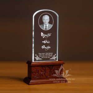 Bài vị pha lê khắc laser 10x20 đế chạm sen