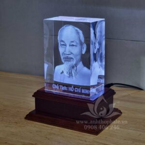 Pha lê khắc laser 3D Bác Hồ 10x15x6cm