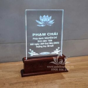 Bài vị pha lê khắc laser hoa sen 18x25cm